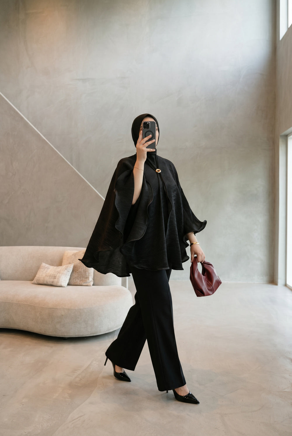 The Mira Cape — Black